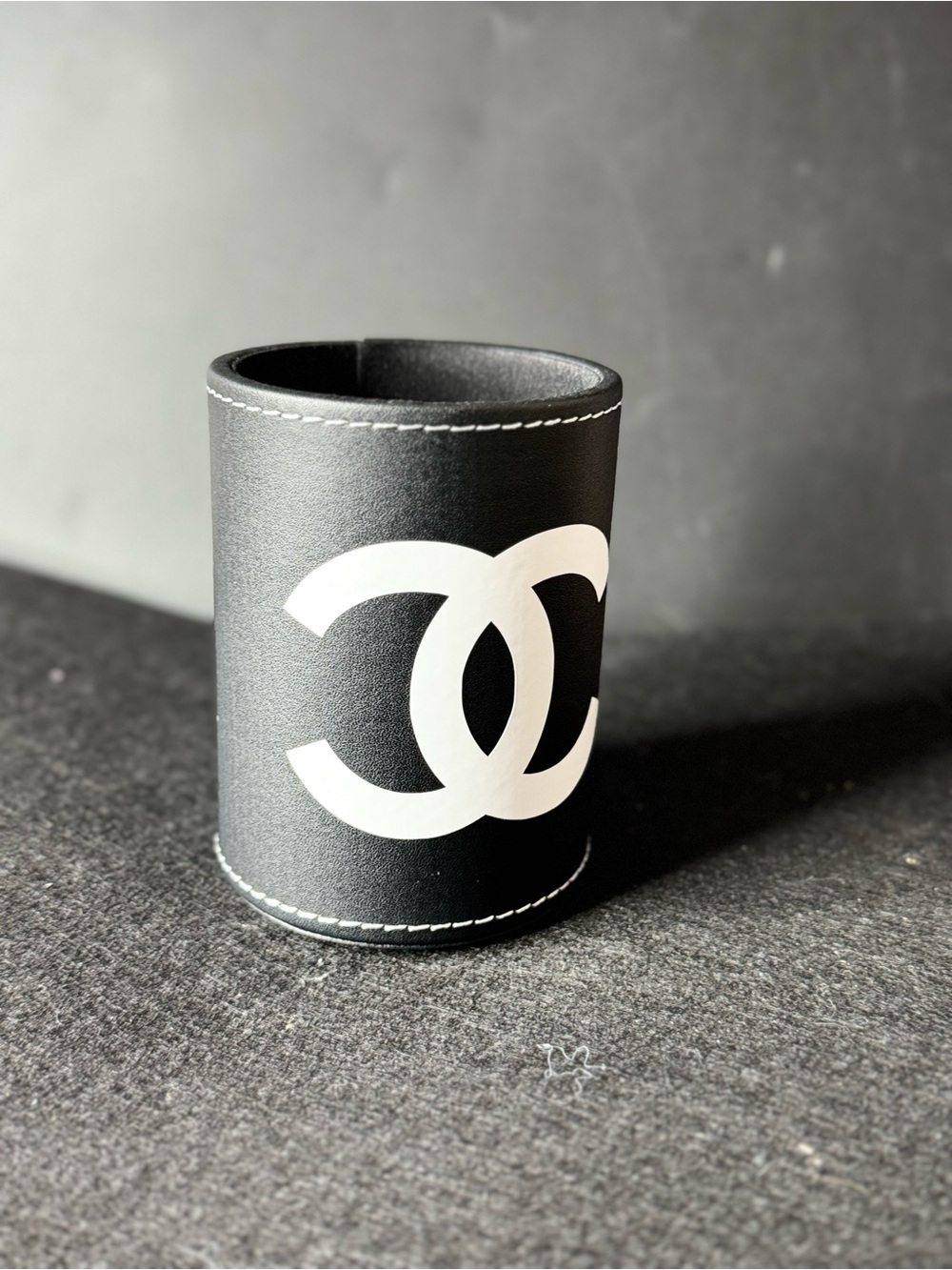 CHANEL Black and White Logo Brush Holder - Picture 5 of 7